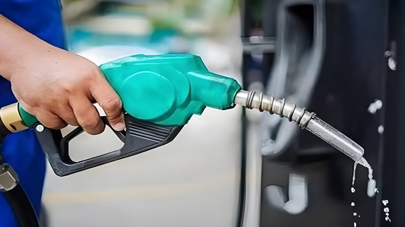 Petrol price likely to witness another drop in Pakistan