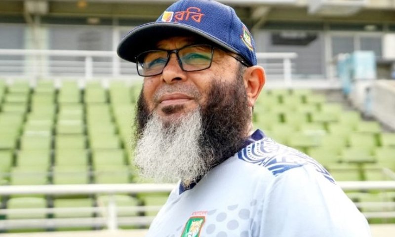 Saeed Anwar Stepped Away from Cricket Due to His Islamic Faith, Says Mushtaq Ahmed