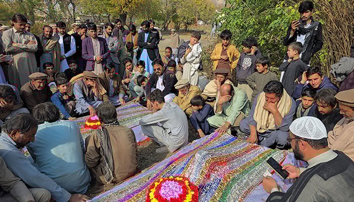 Warring tribes agree on 7-day ceasefire in Kurram as dozens killed in clashes