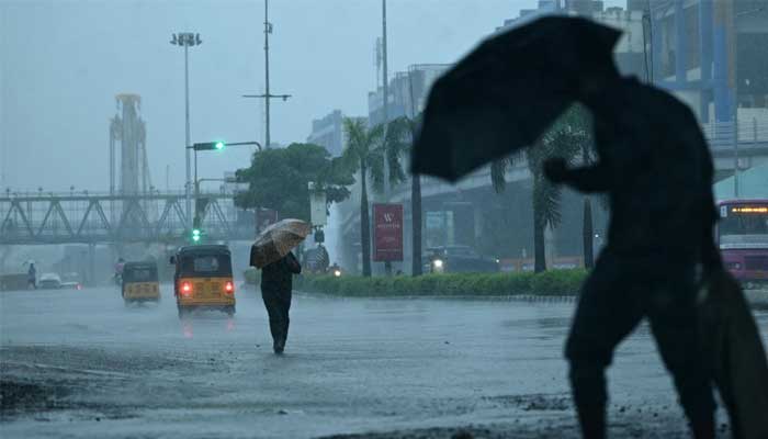 Schools shut as heavy storm approaches India coast